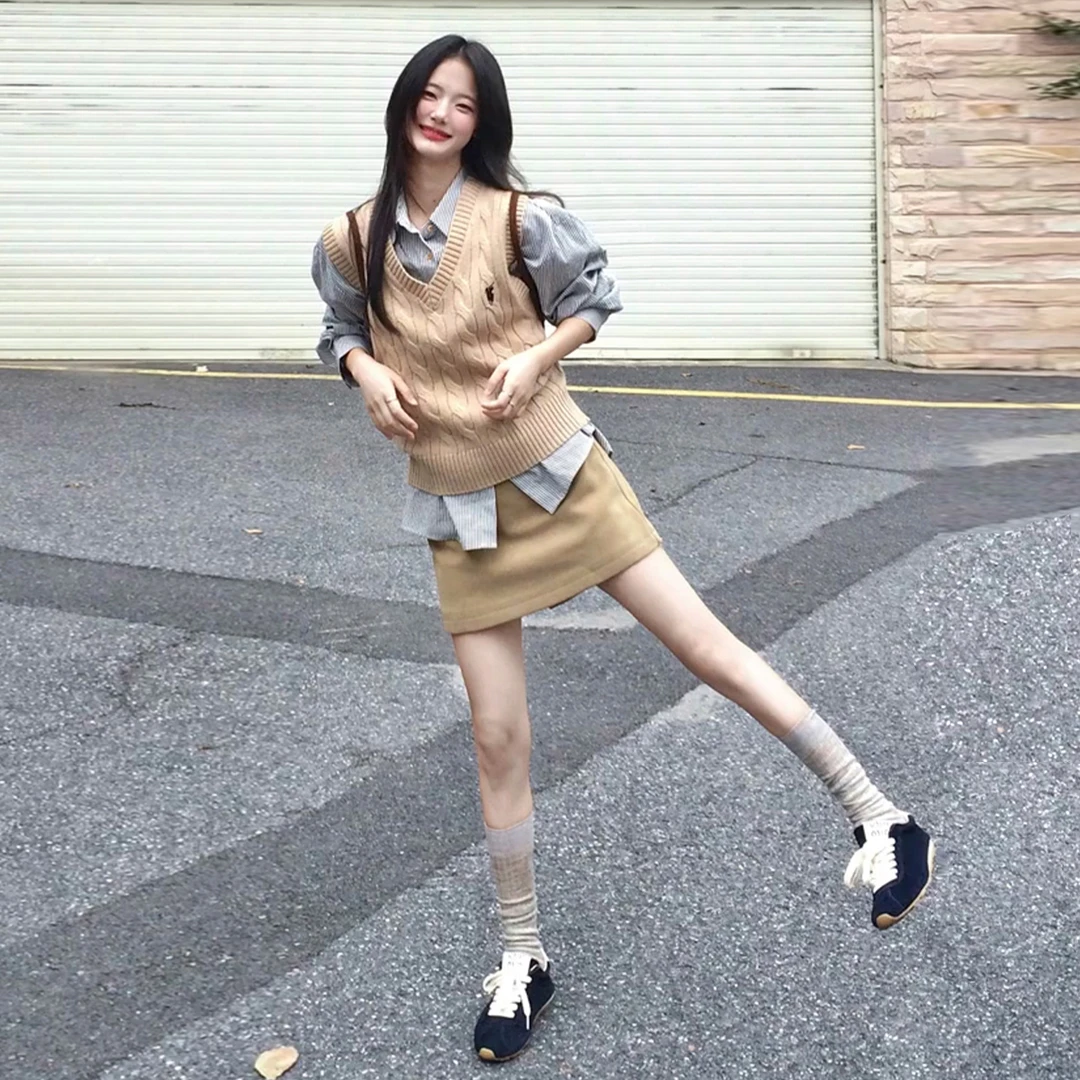 2025新款针织马甲背心叠穿衬衫上衣女初秋高级感穿搭半身短裙套装
