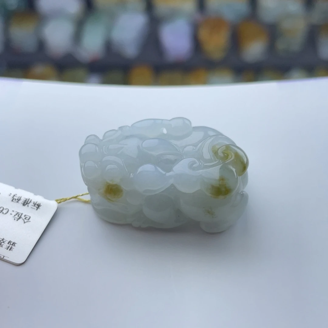 翡翠未镶嵌颈饰万****漆貔貅