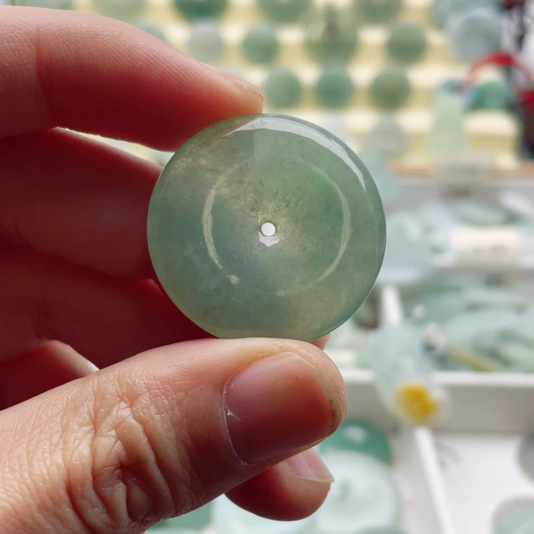 翡翠颈饰未镶嵌天然翡翠