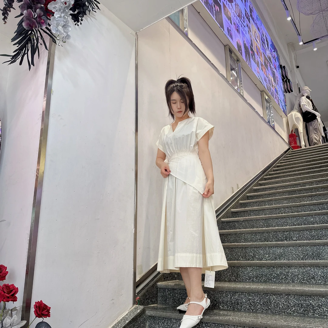 配腰间披巾v领短袖连衣裙女夏季新款时尚百搭休闲减龄中长款裙子