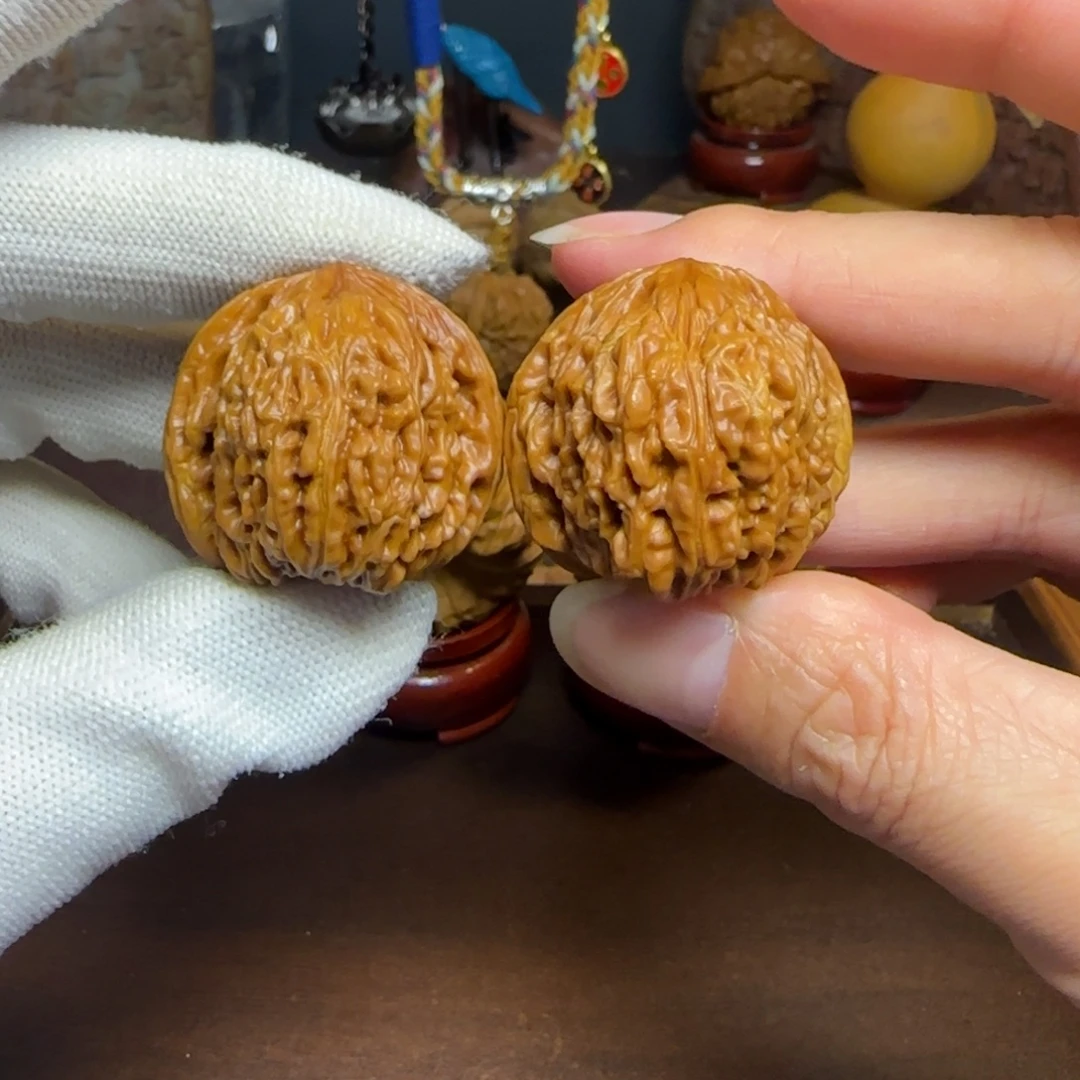 文玩核桃把件凹底南疆（黄金甲）