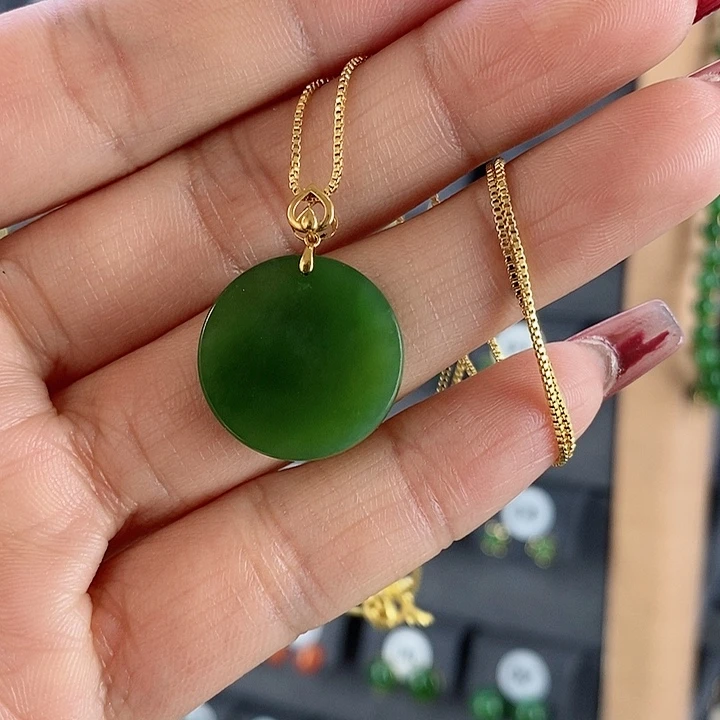 和田玉吊坠(赠链)18K金镶嵌