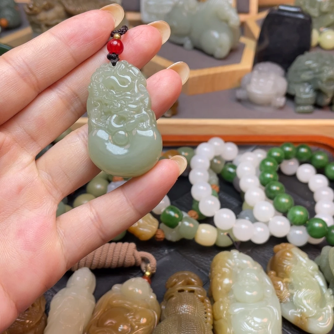 颈饰未镶嵌和田玉