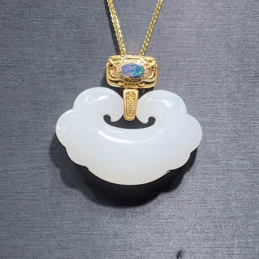 和田玉新疆山流水如意锁白玉吊坠18k金镶嵌