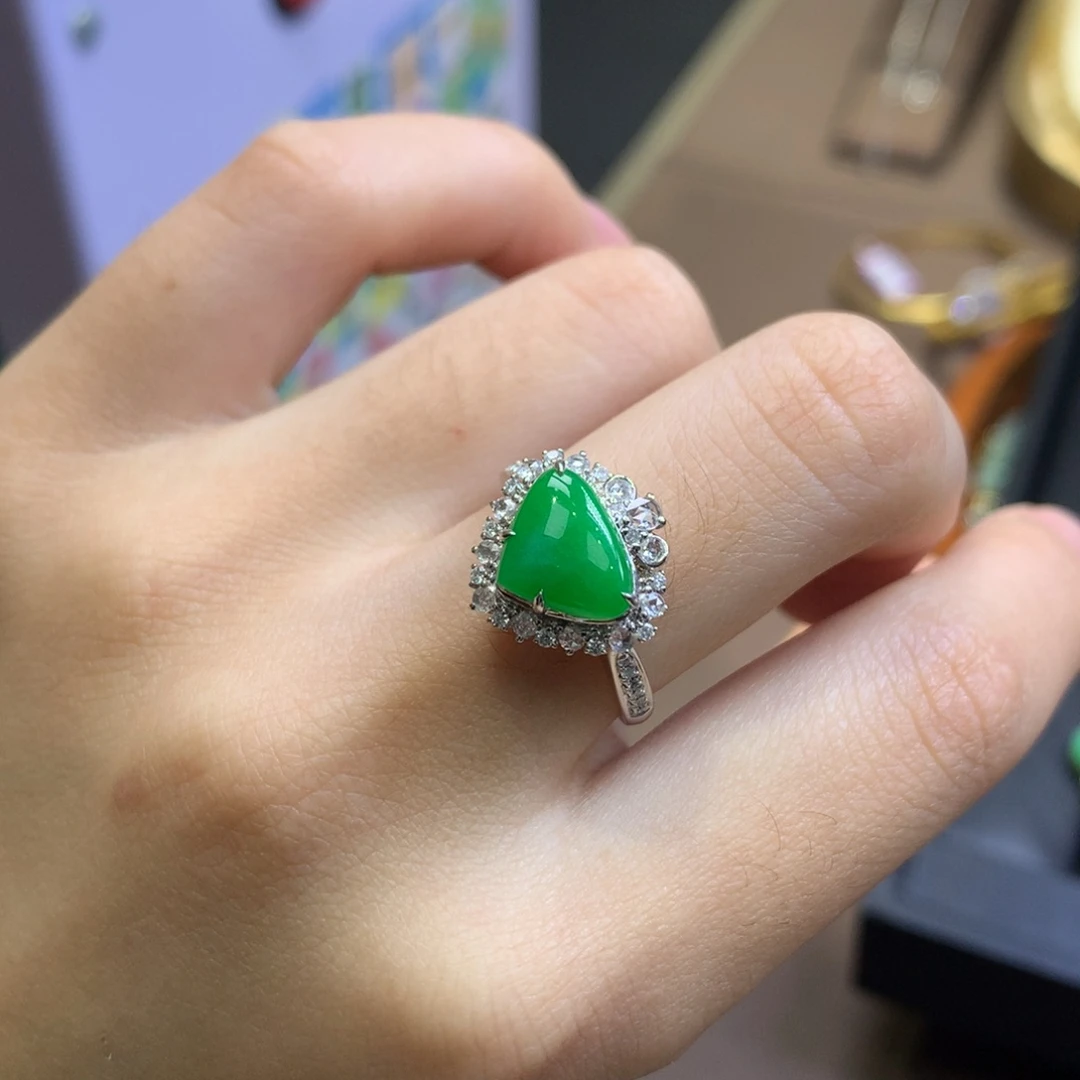 翡翠18K金镶嵌颈饰翡翠