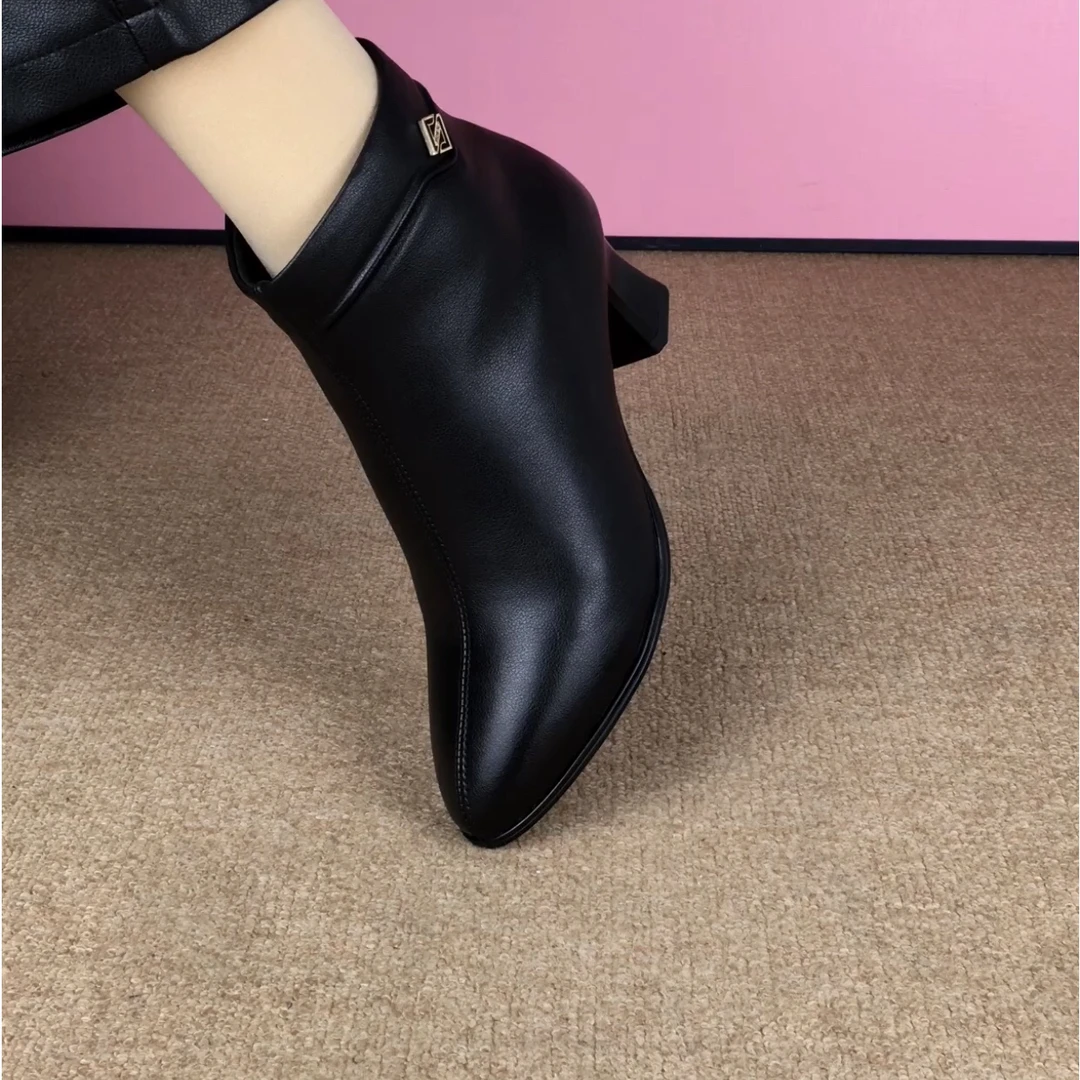 短靴高跟靴子时尚冬季防滑尖头跟鞋百搭7186