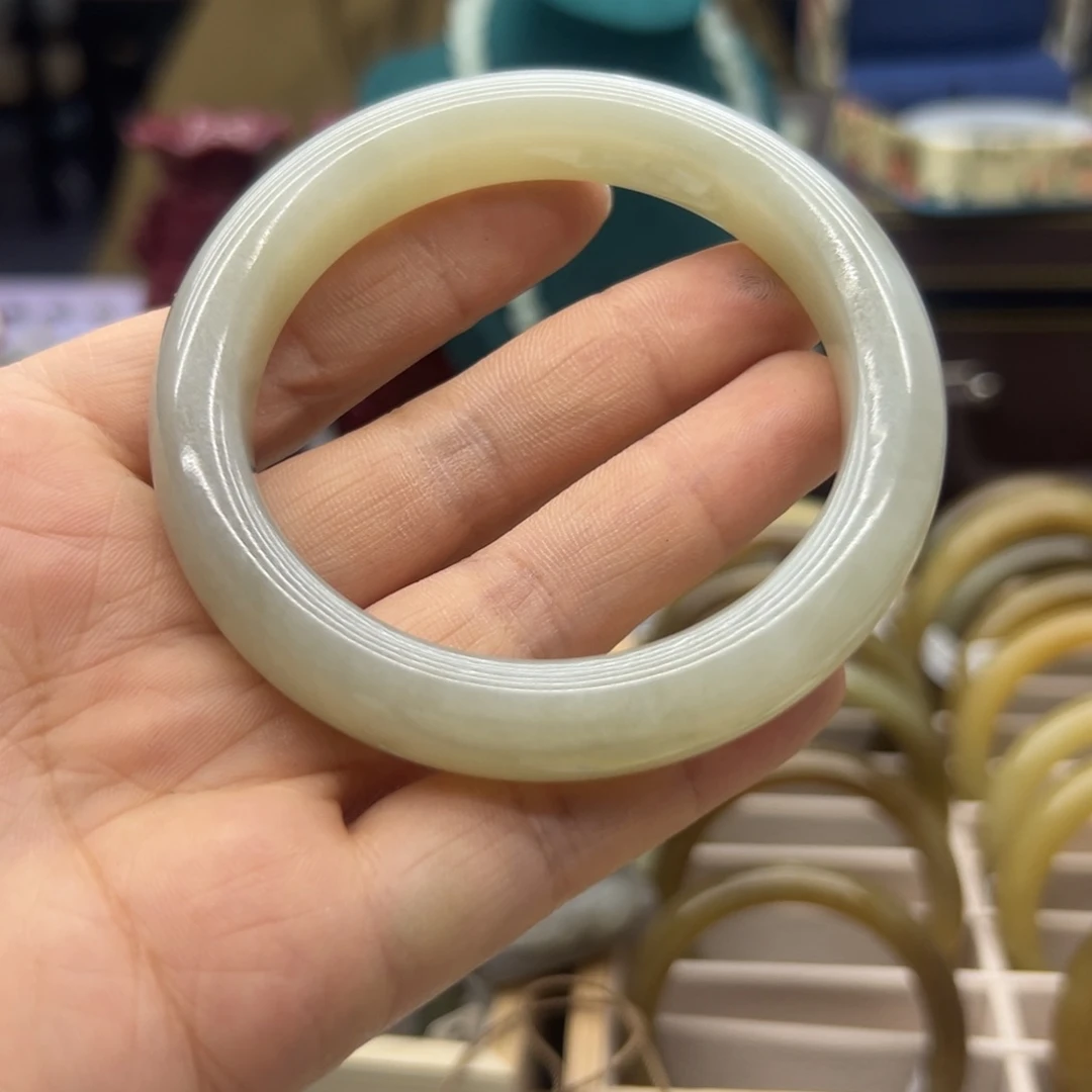 和田玉手镯未镶嵌59.7圈围6273微瑕