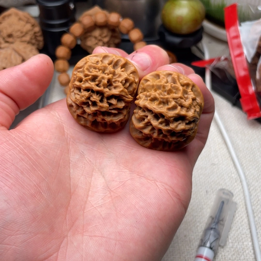 雾***.文玩核桃把件亲们