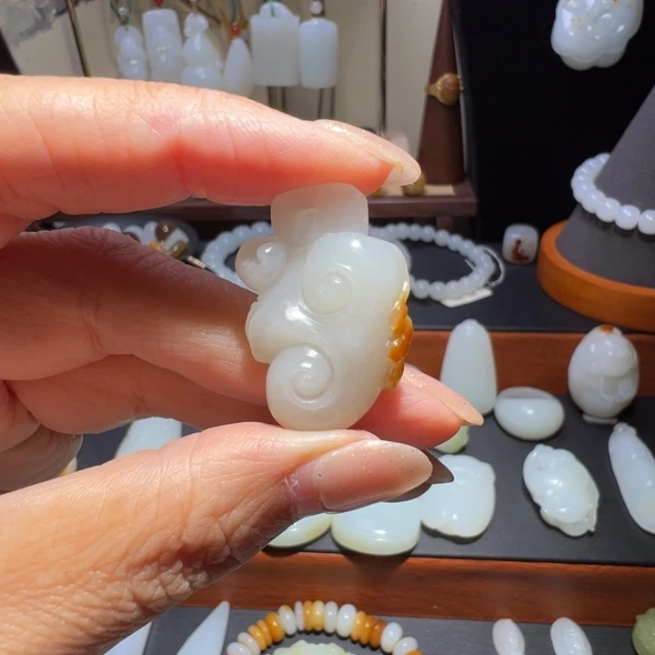 和田玉未镶嵌颈饰