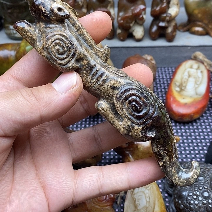 未镶嵌蛇纹石玉颈饰