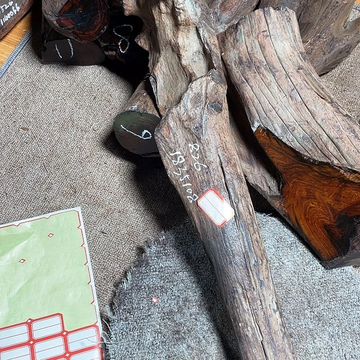 交趾黄檀（大红酸枝）冷*