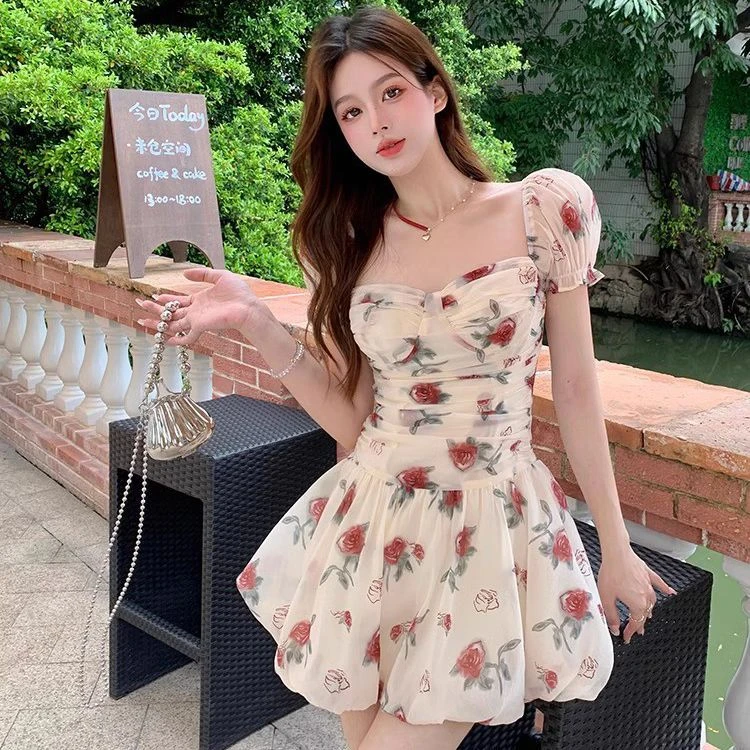 法式油画玫瑰碎花短袖字连衣裙女夏季新款泡泡袖高级感蓬蓬短裙