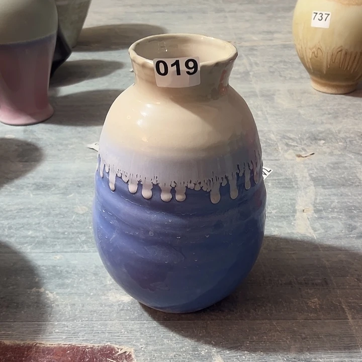 花瓶白泥高30口8。019。瑕