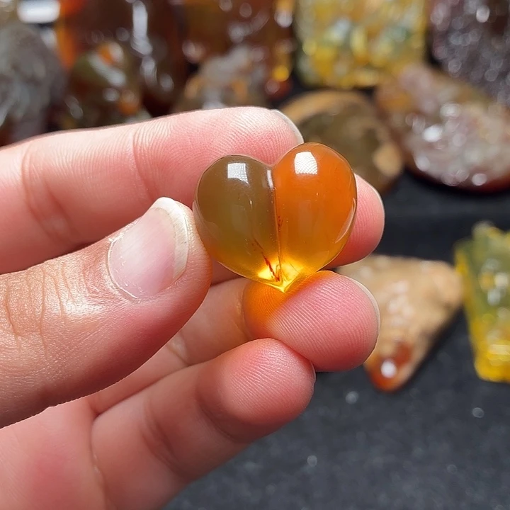 琥珀未镶嵌颈饰81