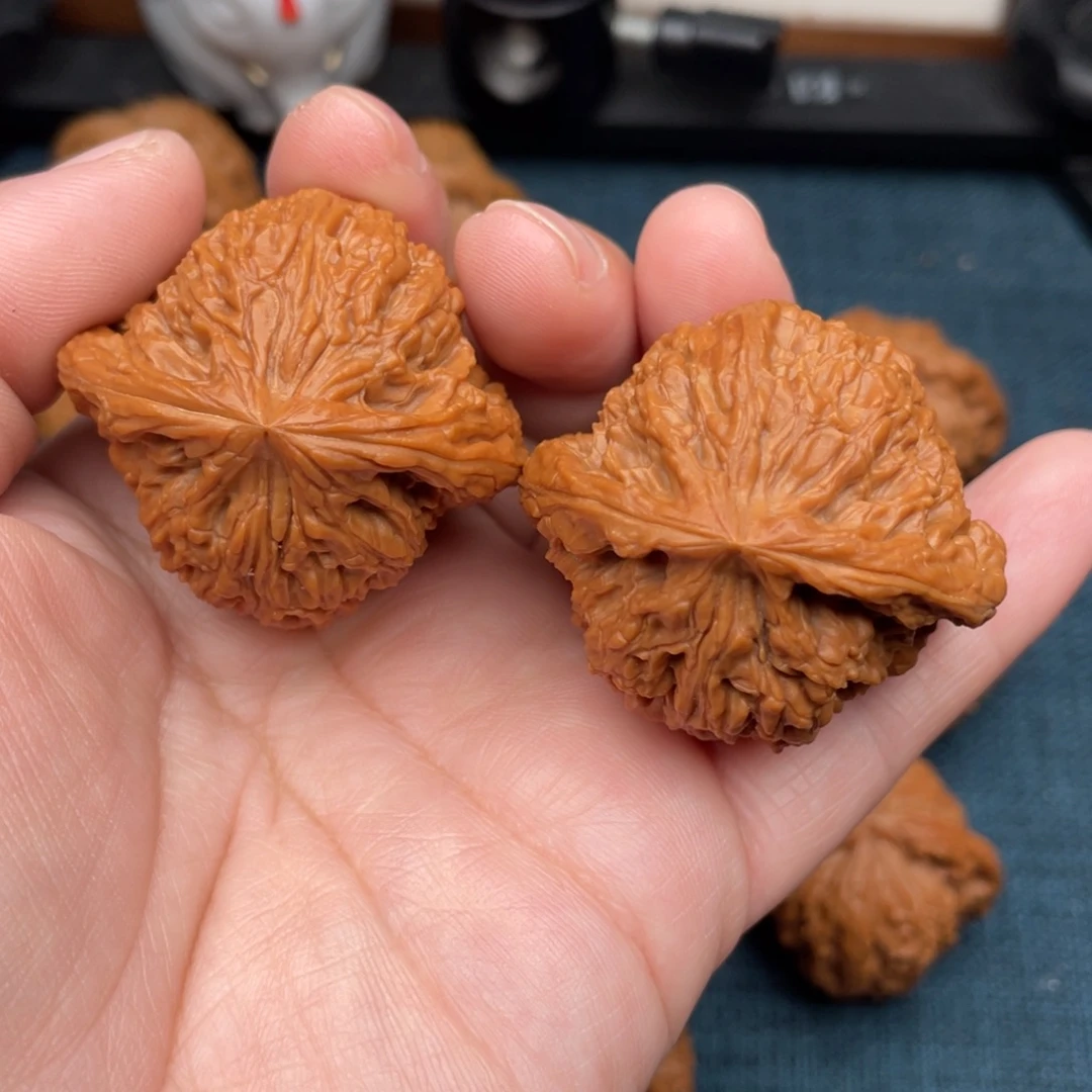 把件文玩核桃全品凹底红皮三角疆43