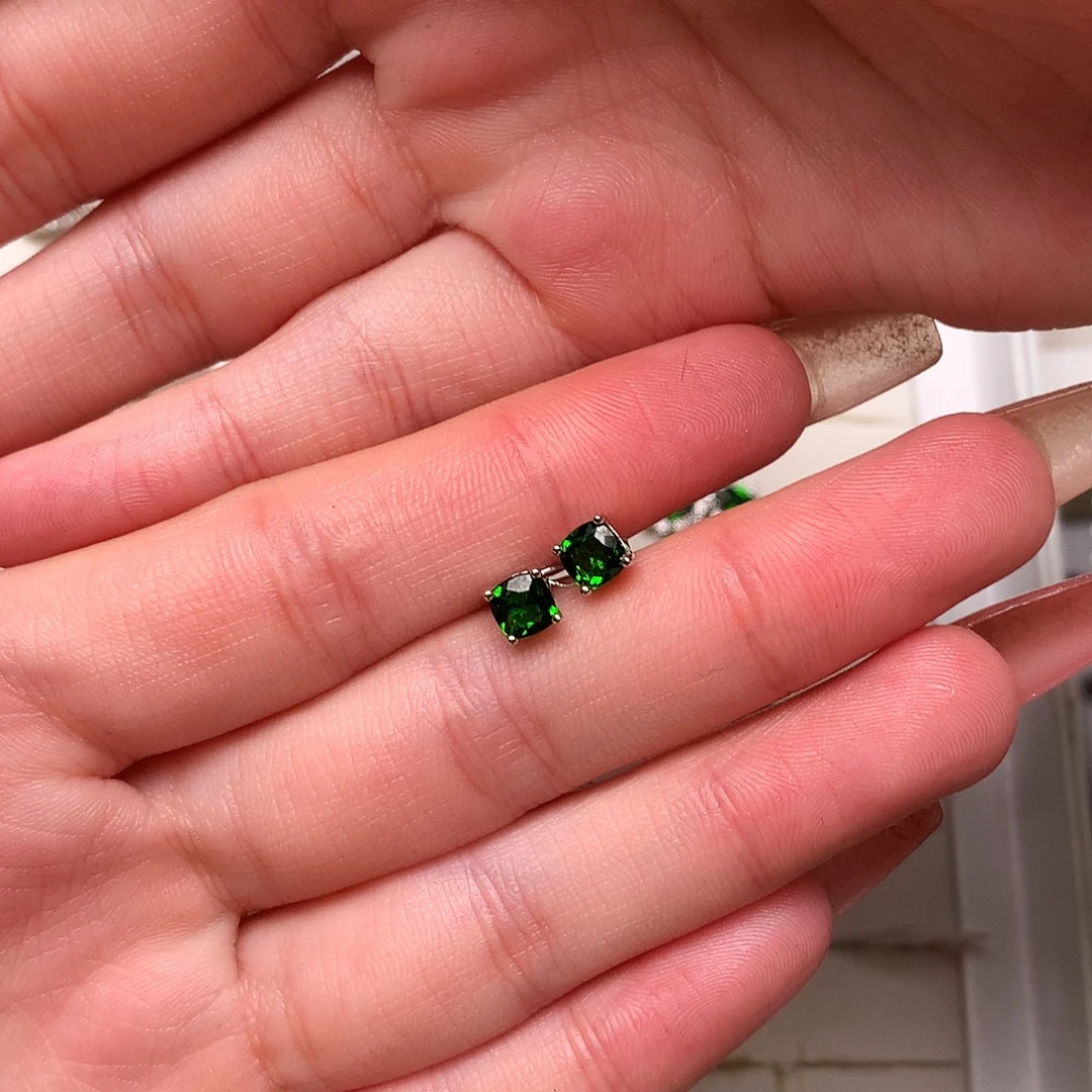 透辉石银S925镶嵌耳钉