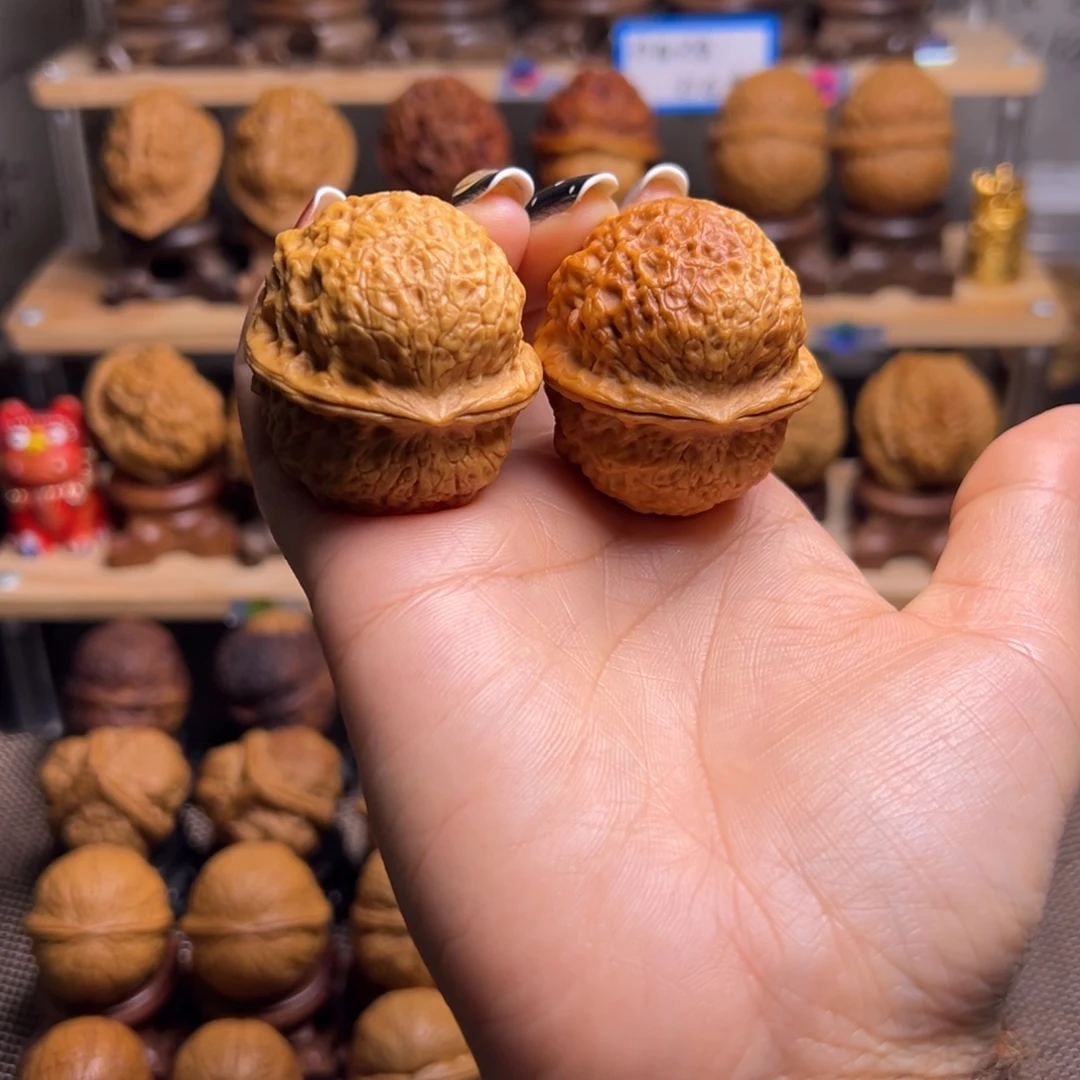 把件桃核龙鳞铁狮子H9、40……