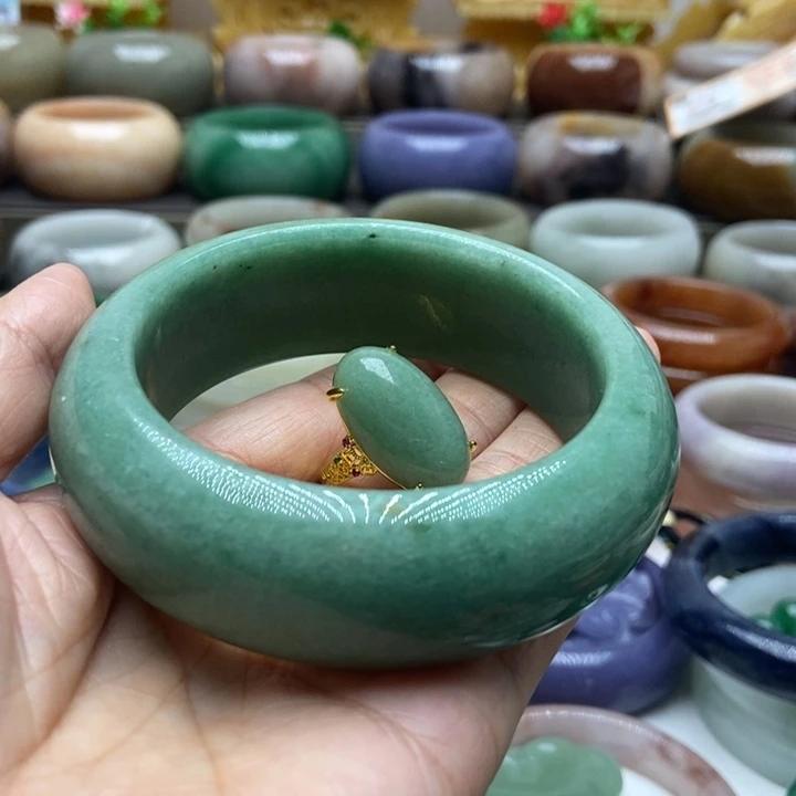未镶嵌手镯石英质玉开****?
