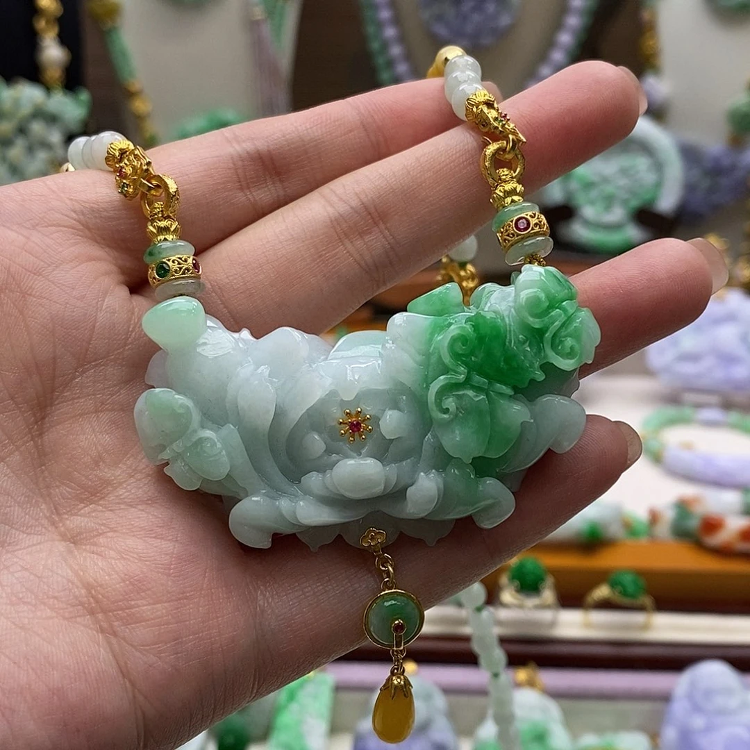 颈饰未镶嵌翡翠吊坠