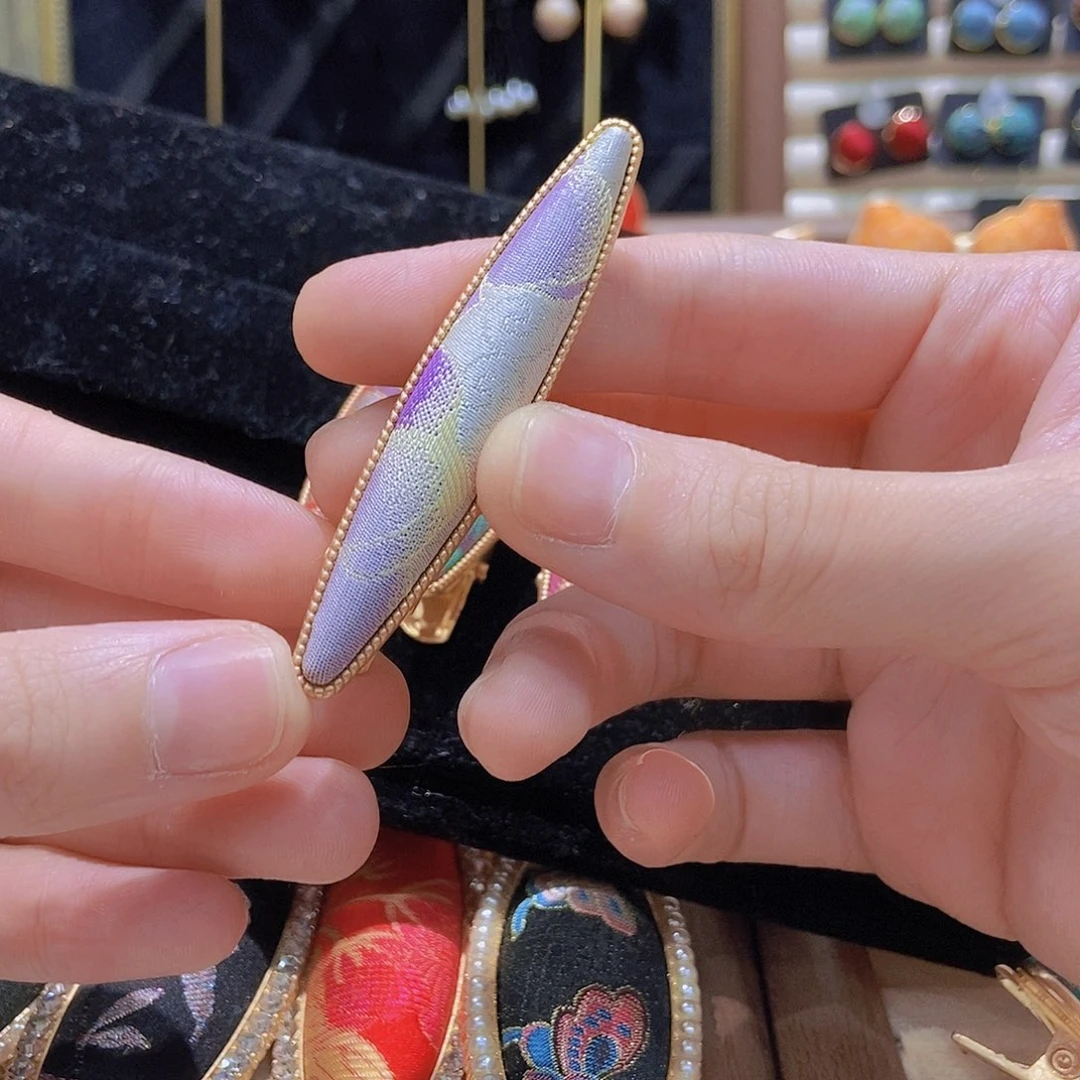 浅紫色小柳叶鸭嘴夹