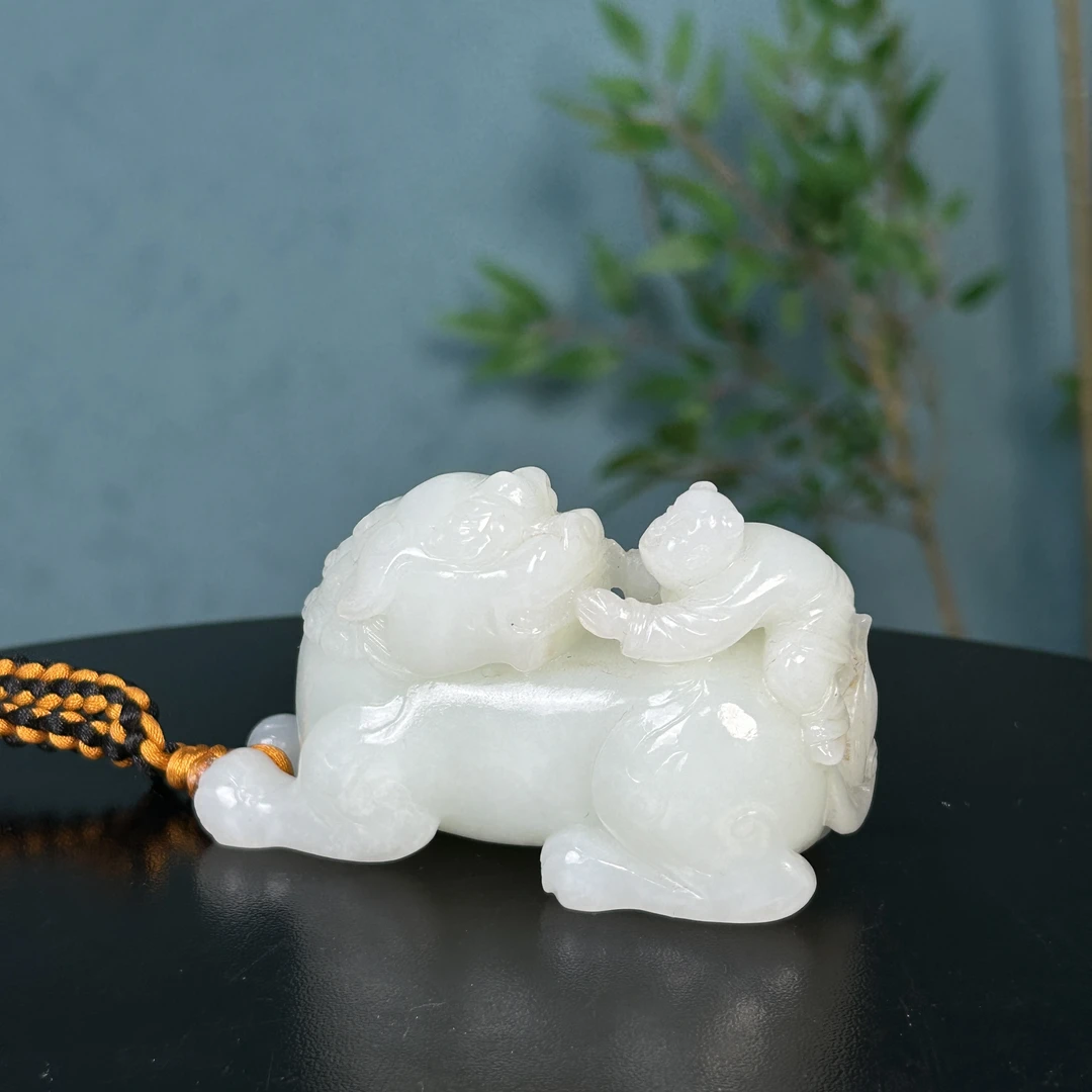 LOT.24/和田玉童子戏狮手把件/Q545699