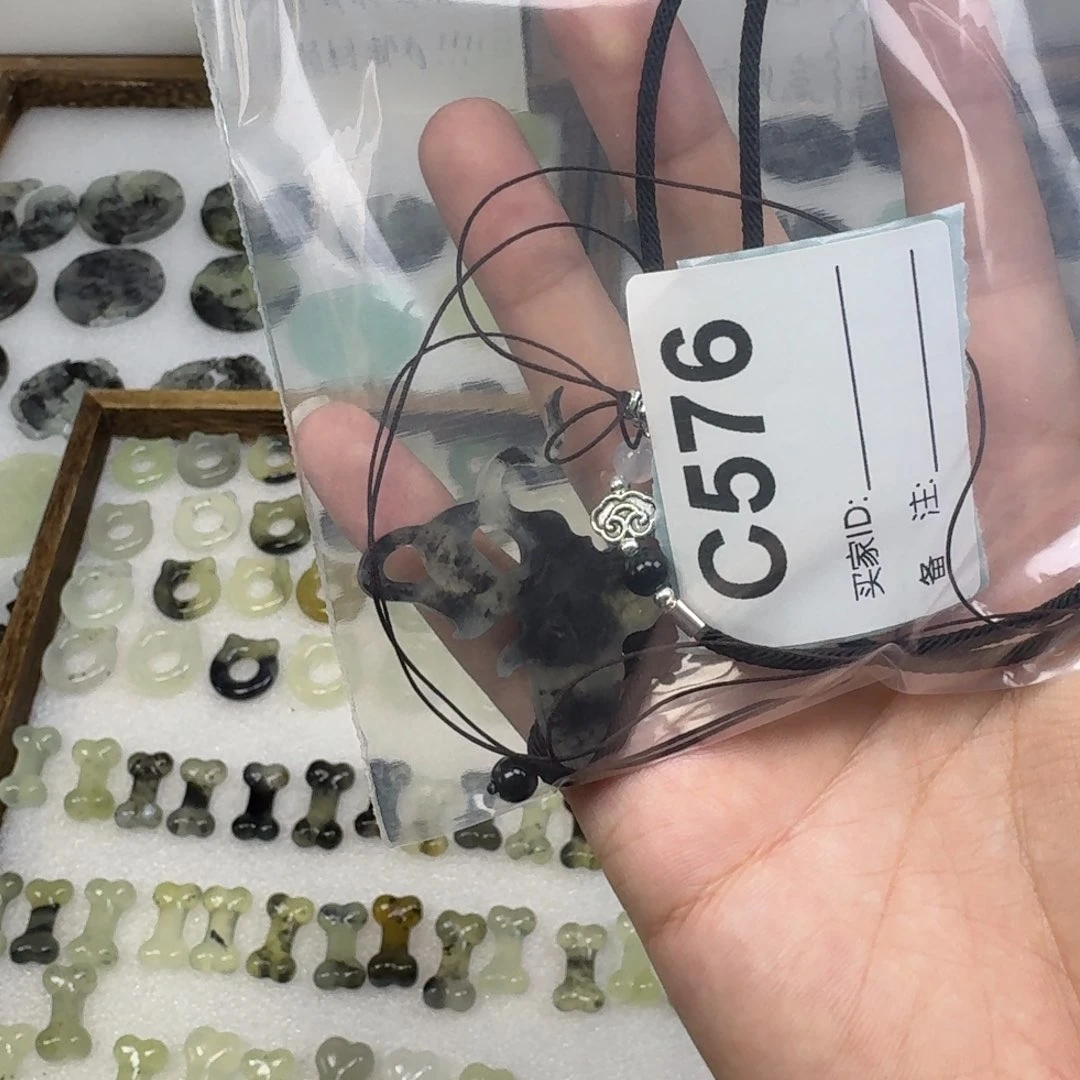 7***＇蛇纹石玉未镶嵌吊坠