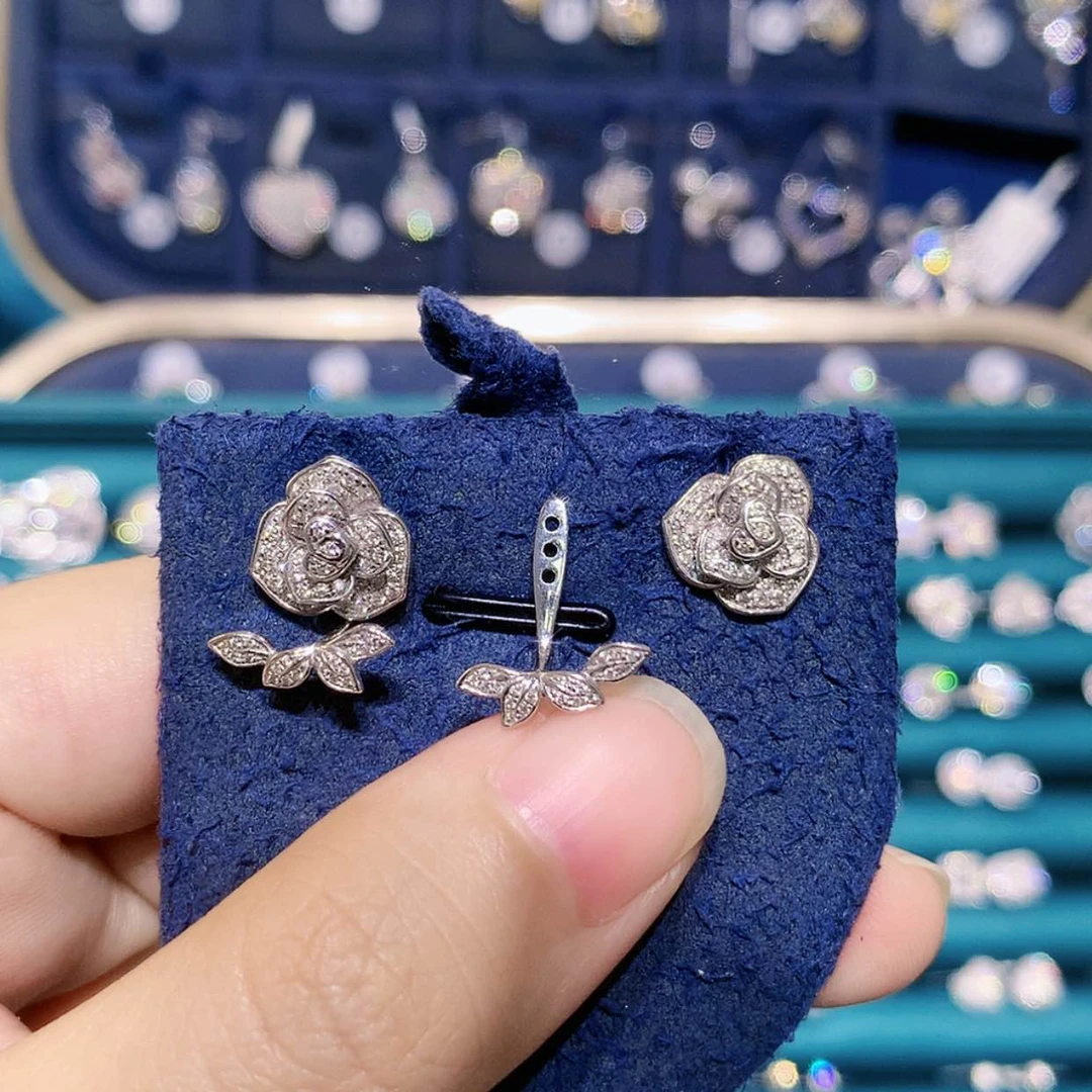 【闪购商品】18K金镶嵌耳饰钻石