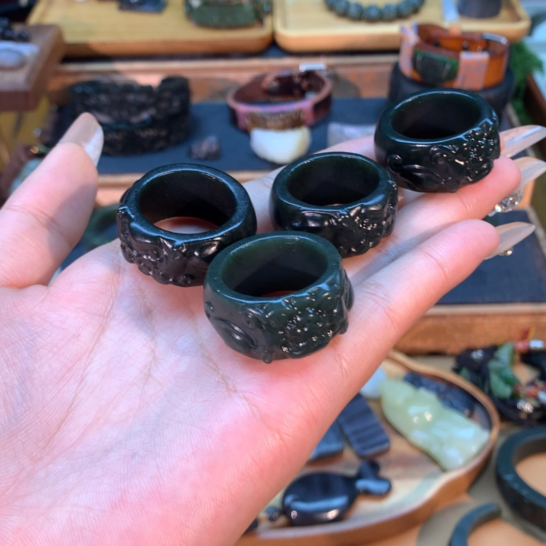 爱***桌和田玉（糖玉）未镶嵌挂件