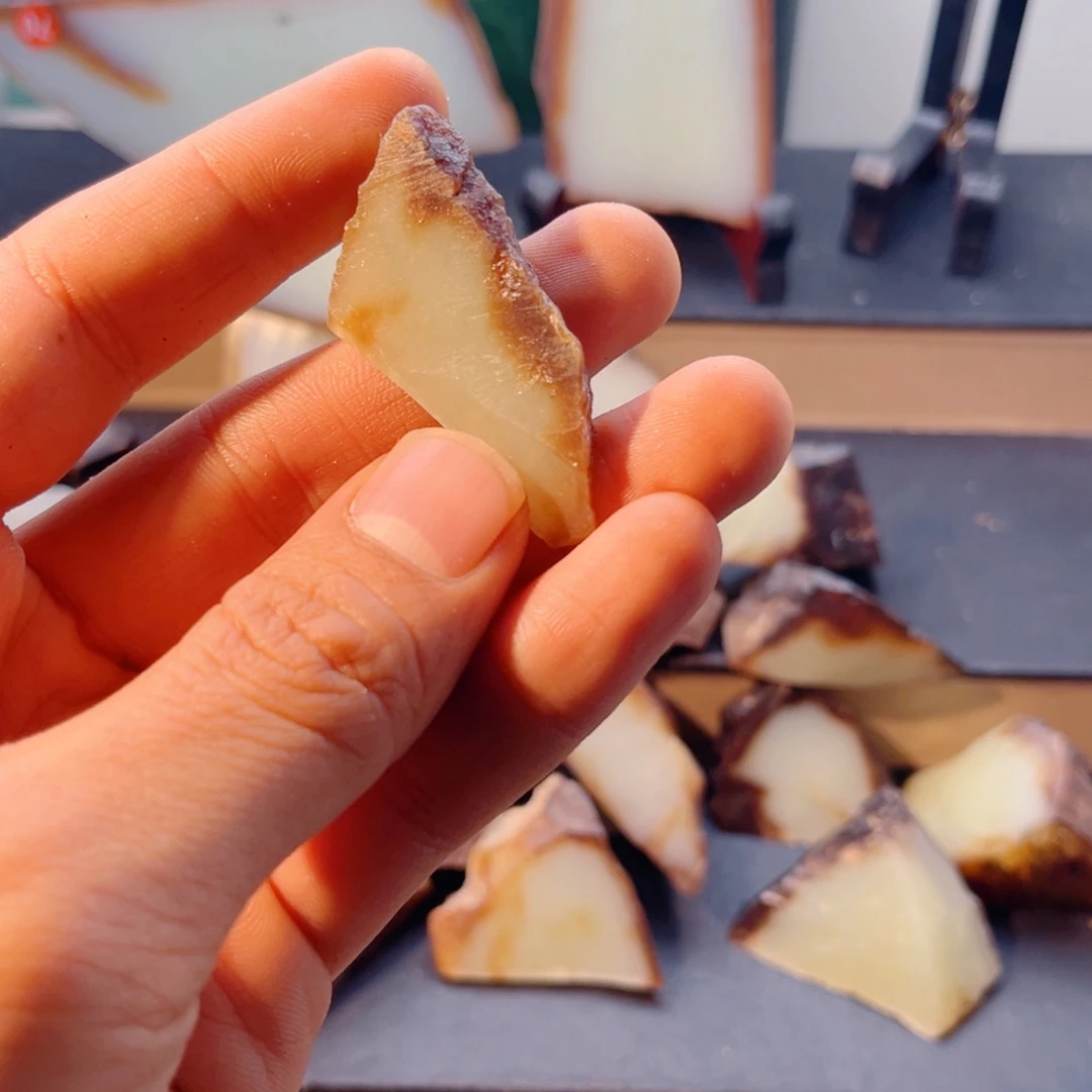 和田玉（糖玉）未镶嵌颈饰