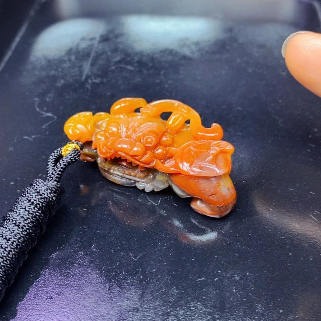 未镶嵌石英质玉（黄龙玉）颈饰