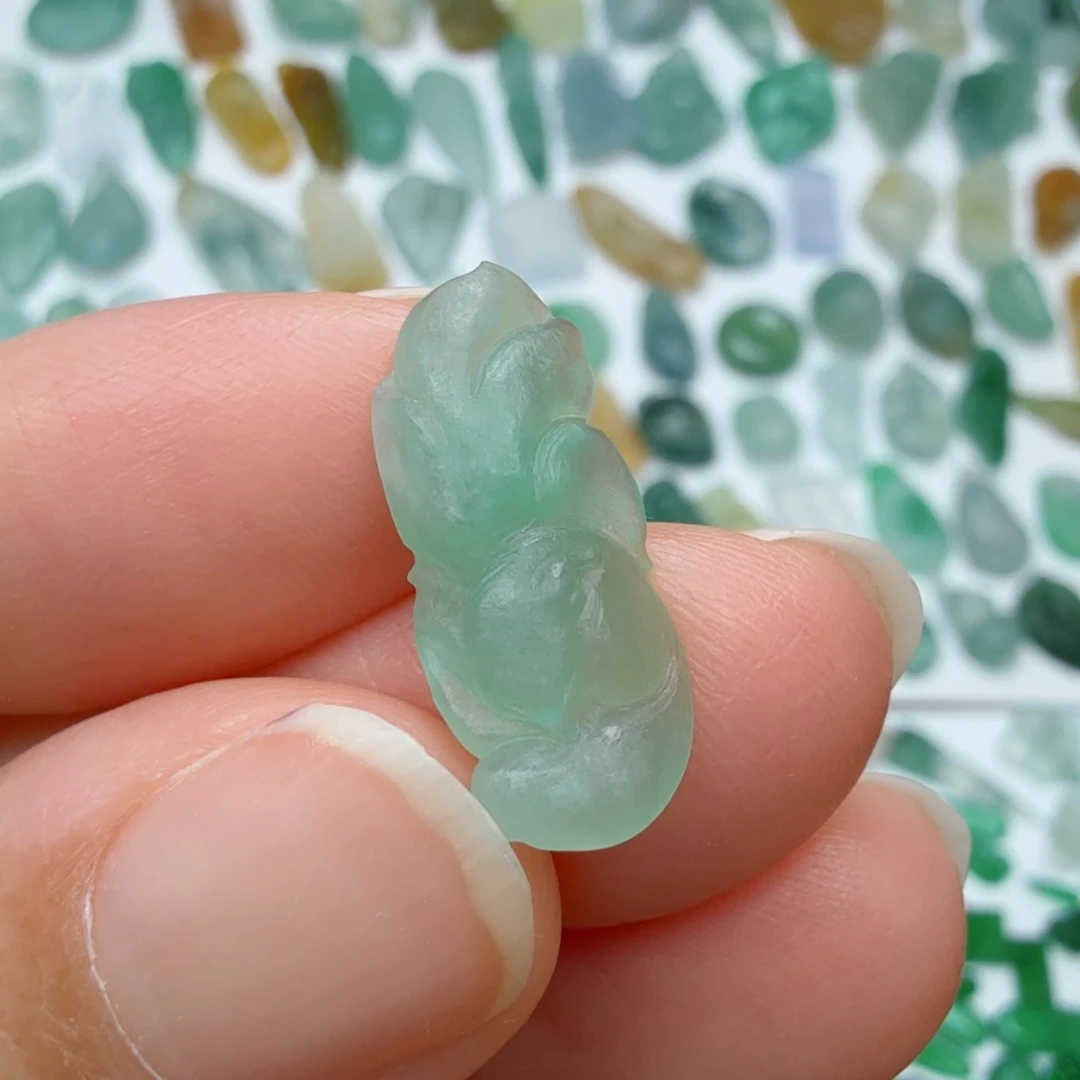 定制翡翠未镶嵌九尾狐