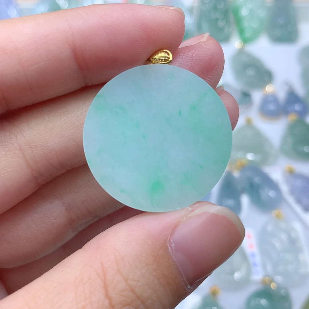 翡翠颈饰18K金镶嵌无事牌