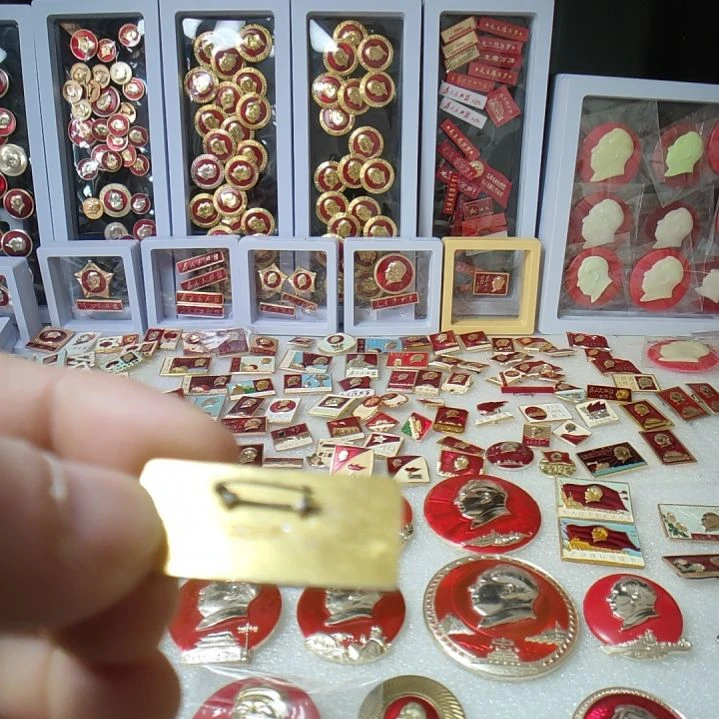 正***心爷爷金属像章纪念