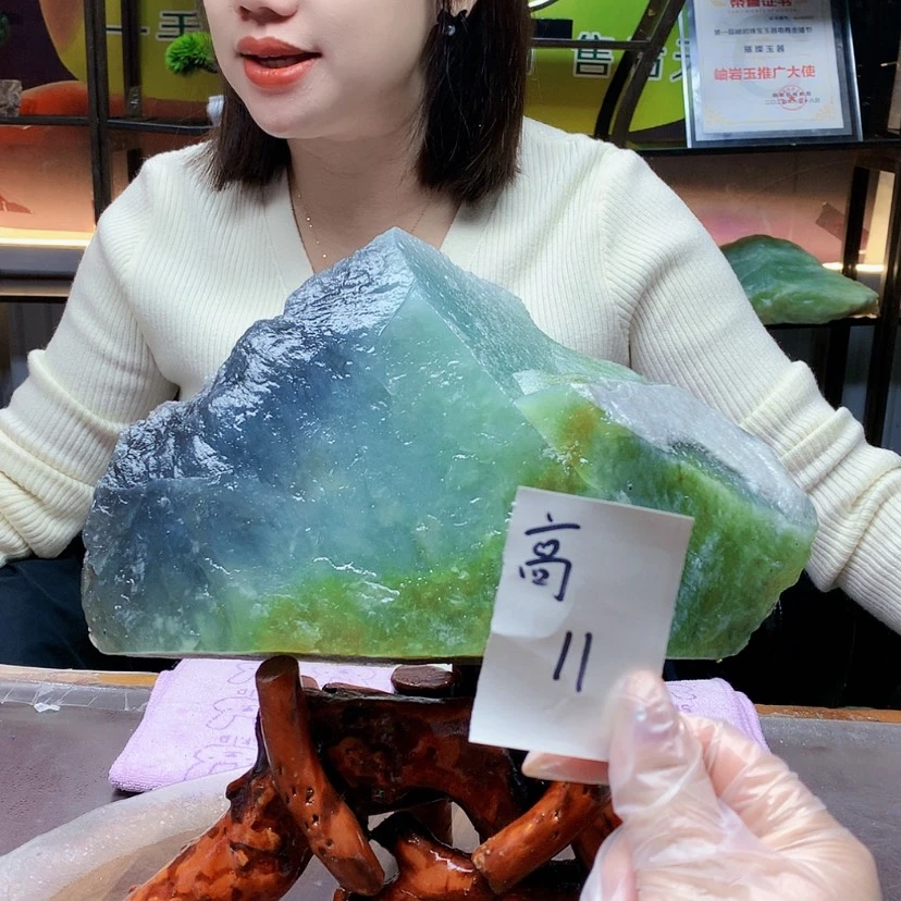 【闪购商品】未镶嵌蛇纹石玉原石搁*?