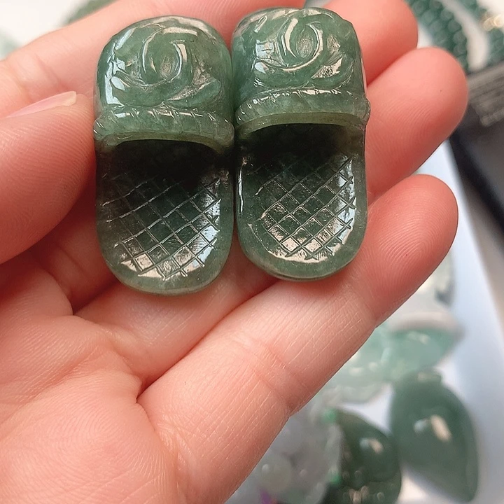 翡翠未镶嵌挂件是