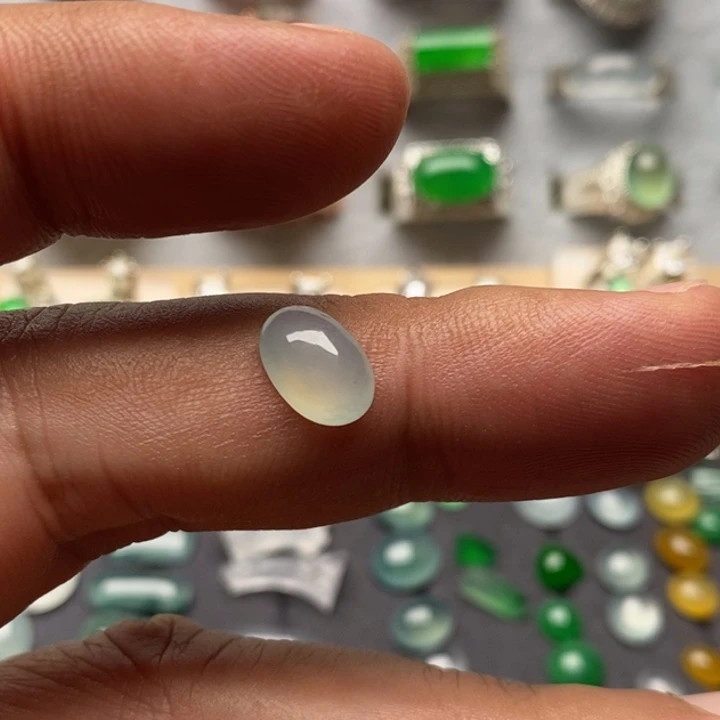 翡翠裸石冰底戒面10.2×6.9×3.8