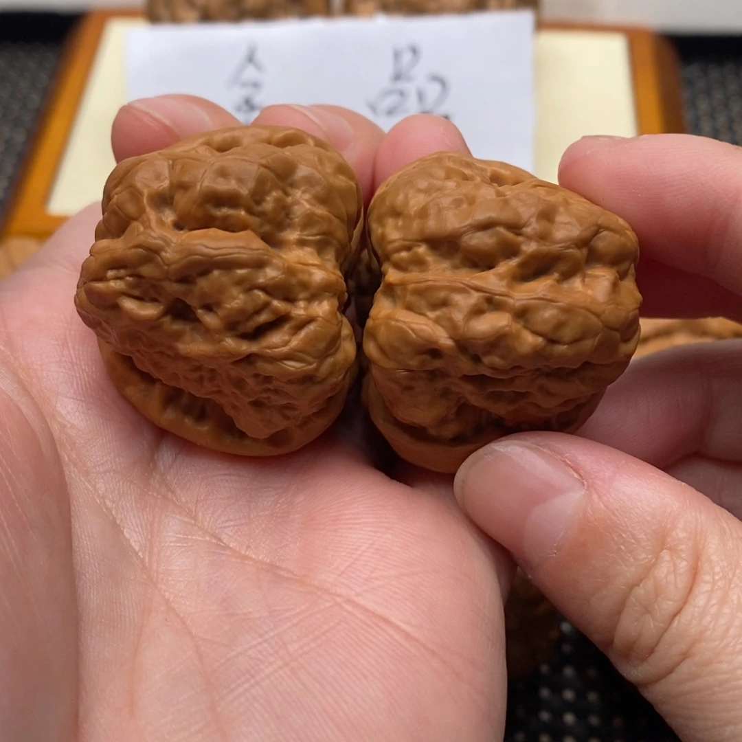 圆***）文玩核桃边37左右