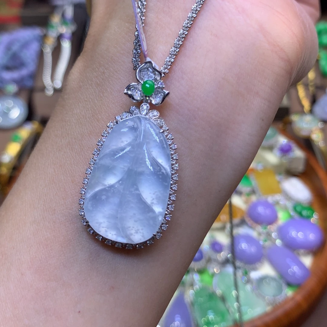 翡翠18K金镶嵌颈饰