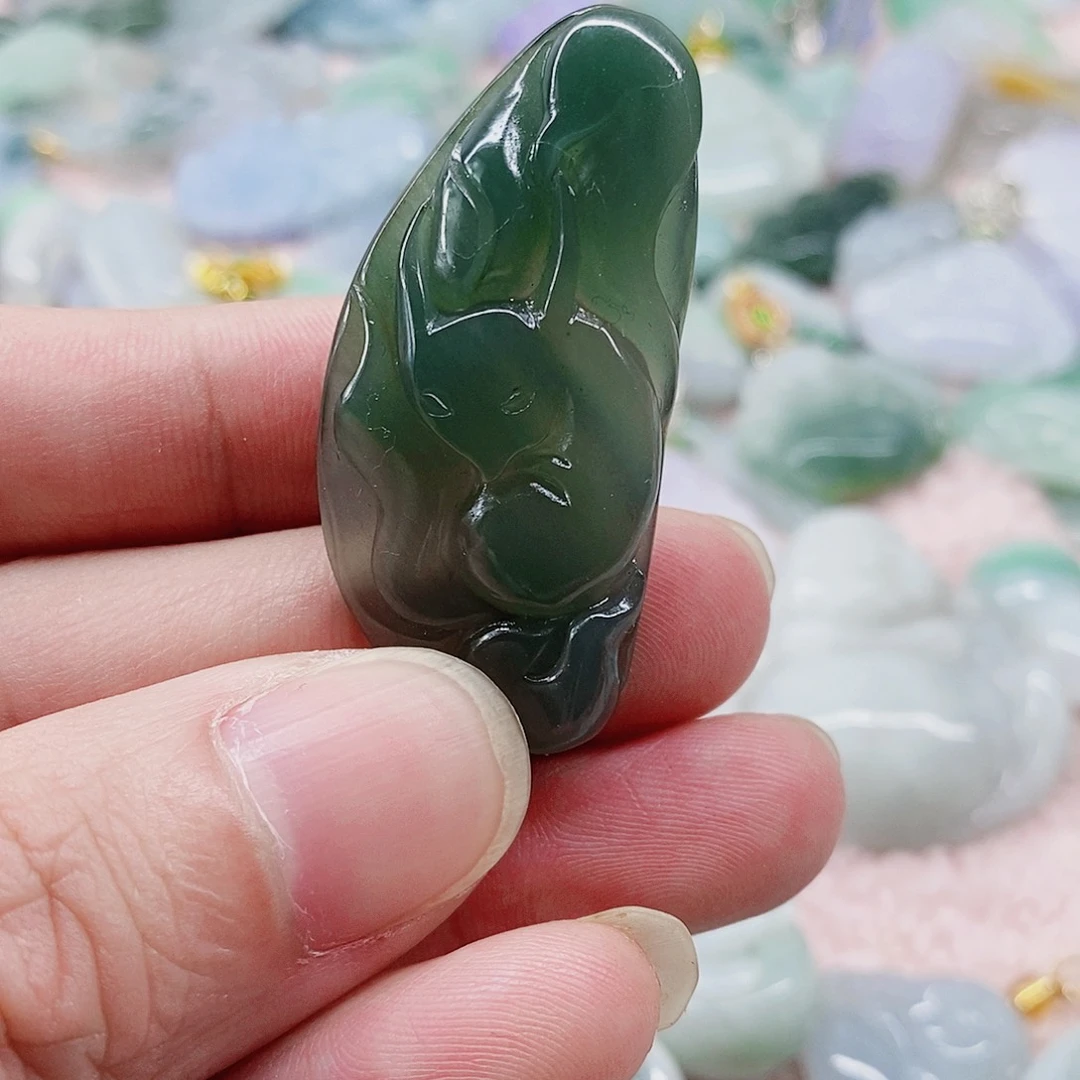 颈饰未镶嵌翡翠天然