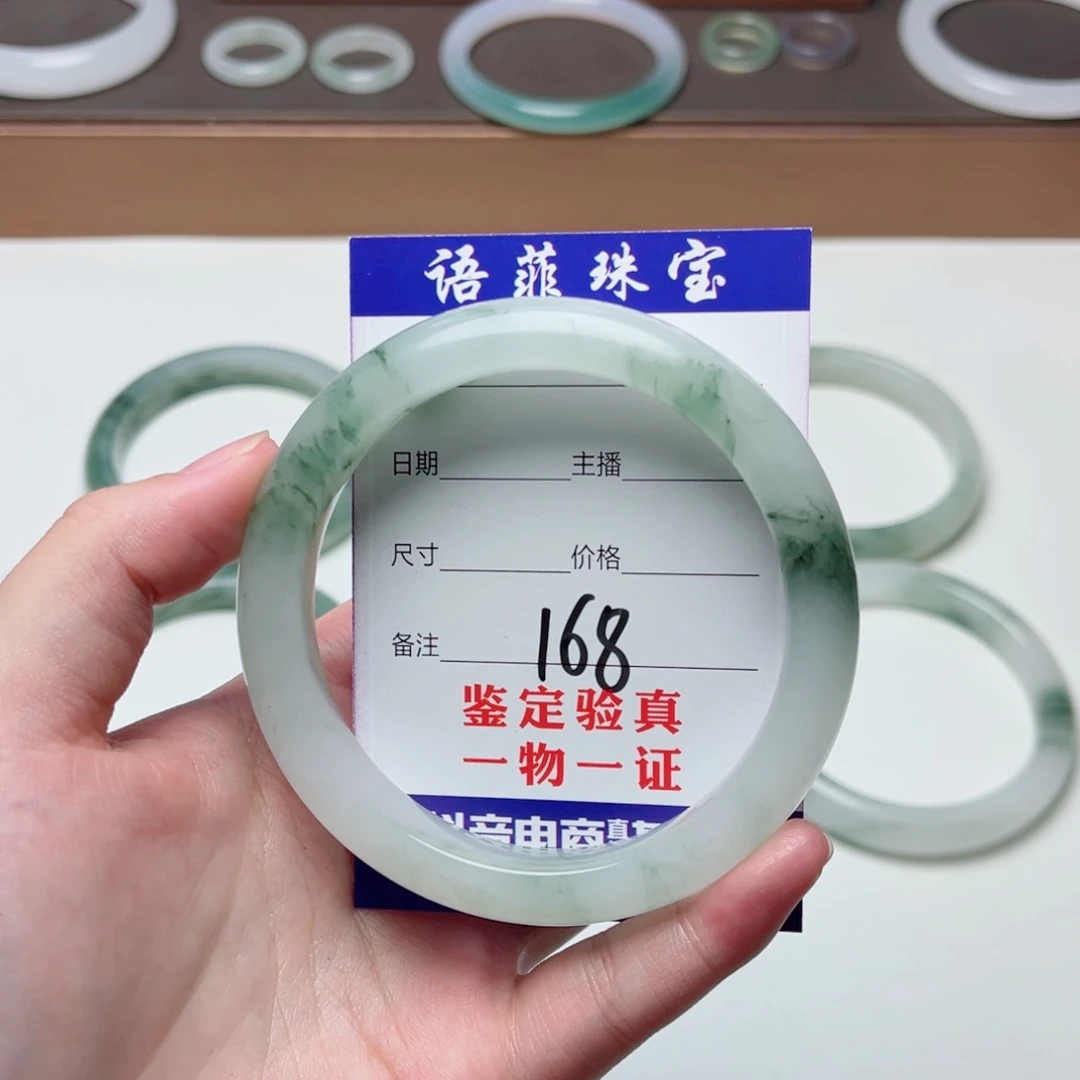 彭***质未镶嵌手镯石英质玉