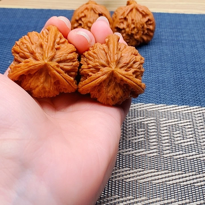 Z****文玩核桃吊坠三棱