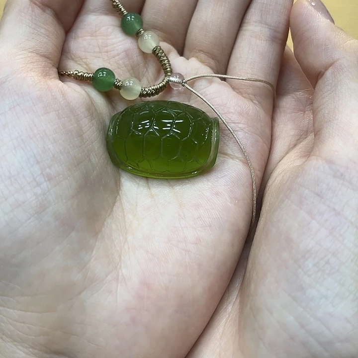 铁***汁未镶嵌蛇纹石玉颈饰