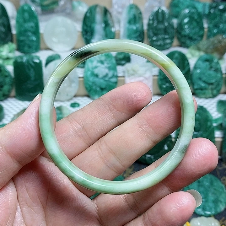 未镶嵌独山玉手镯