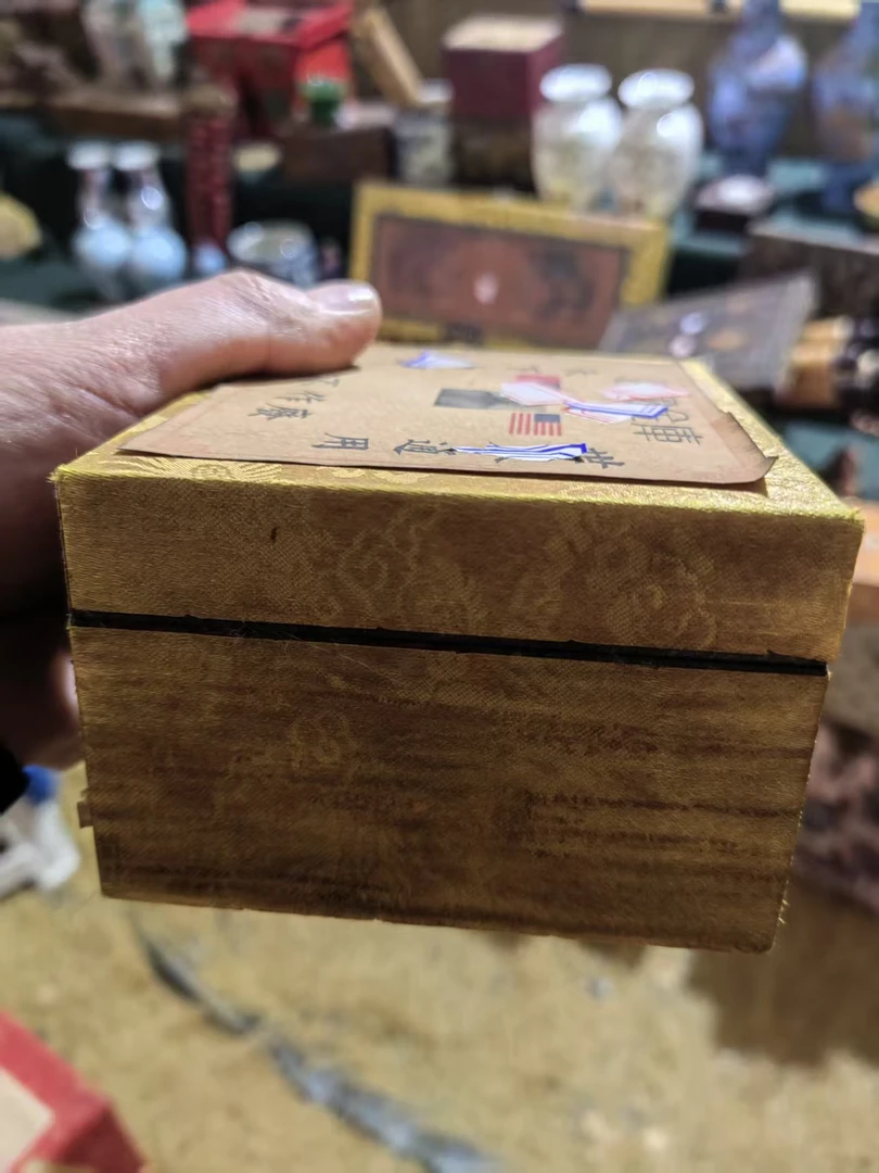 摆件精品摆件摆件精品摆件盒子 小盒子黄色世节统用开一对白镯子