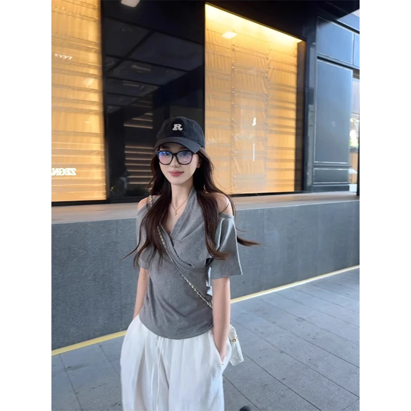 上衣女夏季2025新款时尚款洋气小衫交叉V领辣妹露背挂脖短袖T恤