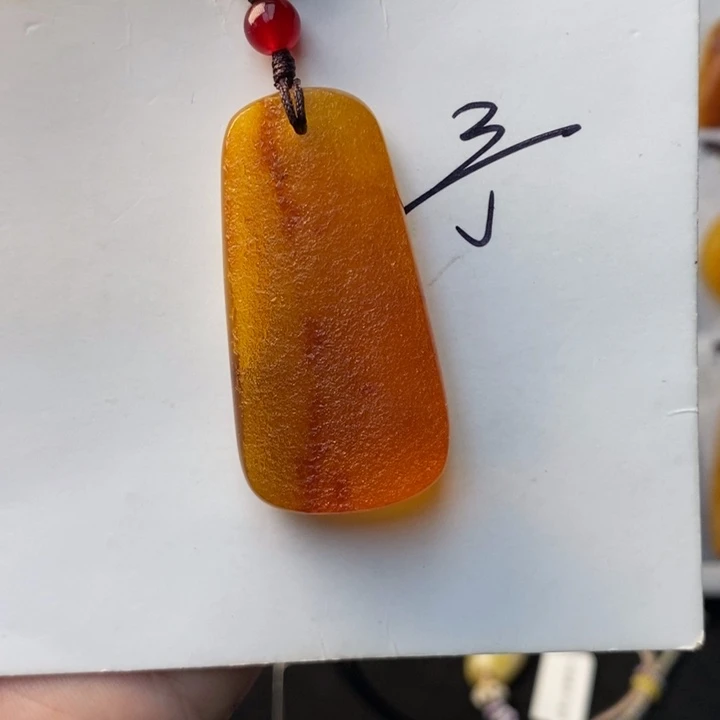 未镶嵌琥珀珠宝奇石
