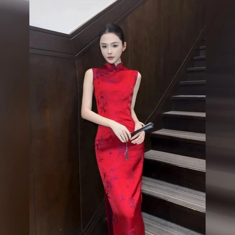 今年流行新中式红色无袖连衣裙女2025夏季高端国风气质收腰旗袍裙