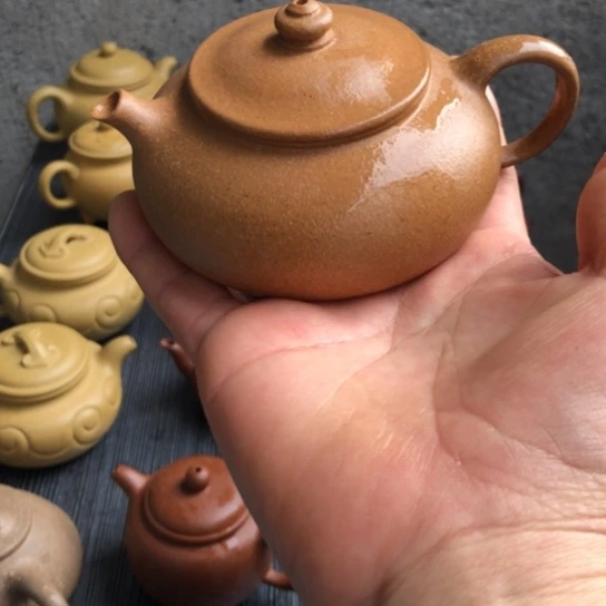 紫砂茶壶黄金段泥寒江150豪升左右