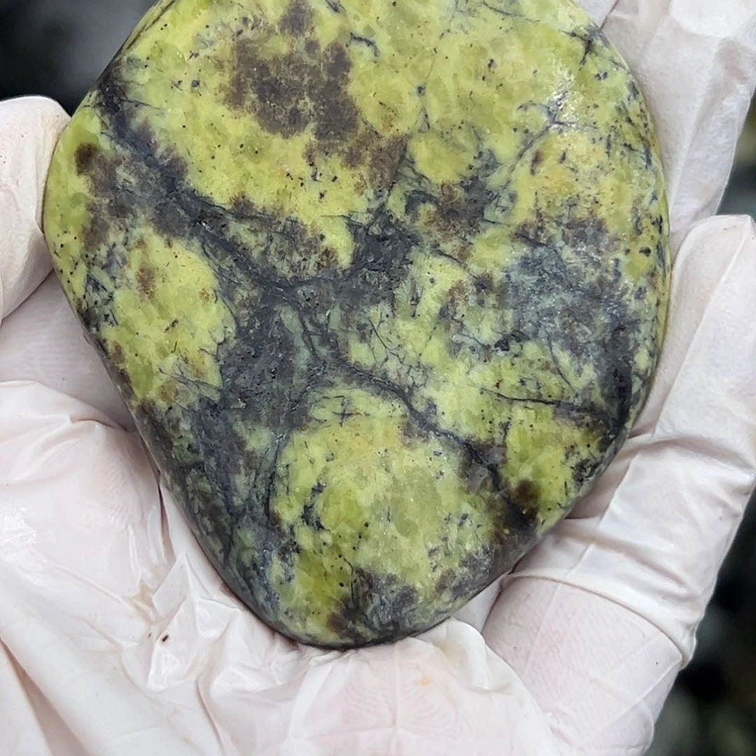 蛇纹石玉未镶嵌珠宝奇石清*