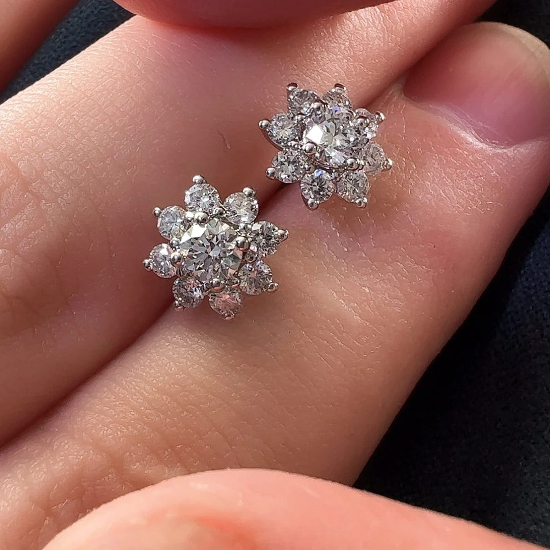钻石耳饰18K金镶嵌一对太阳花大号92分